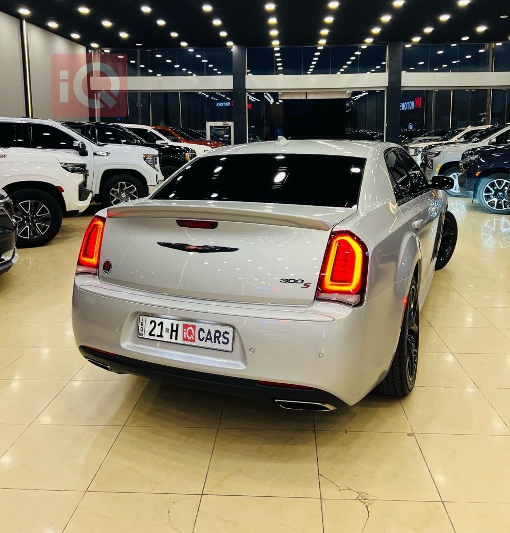 كرايسلر 300